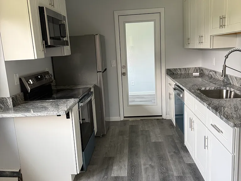 Cherry Hill Dr — Photo 2