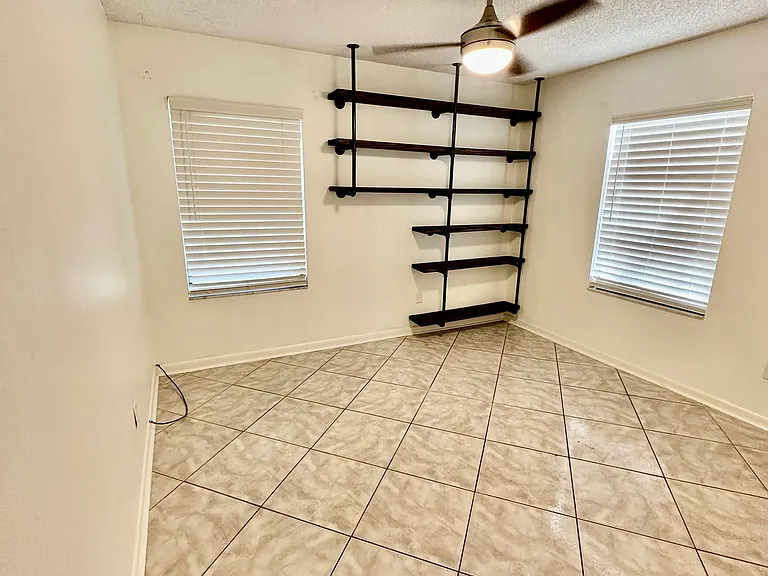 1041 Sawyers Ct — Photo 31