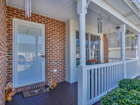 3rd image of 619 Willowcrest Pl