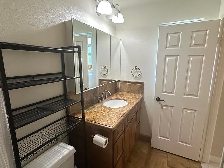 325 Princeton St — Photo 13
