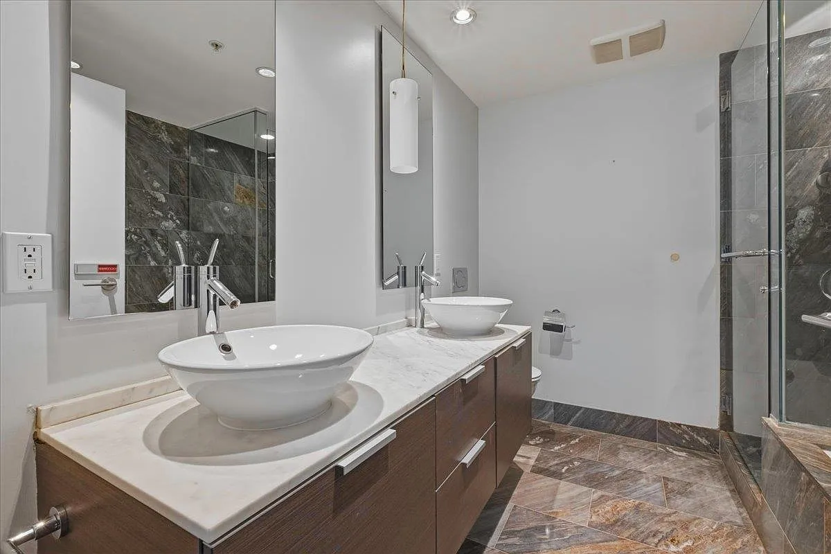 Building Photo - 1111 Alberni St #2206