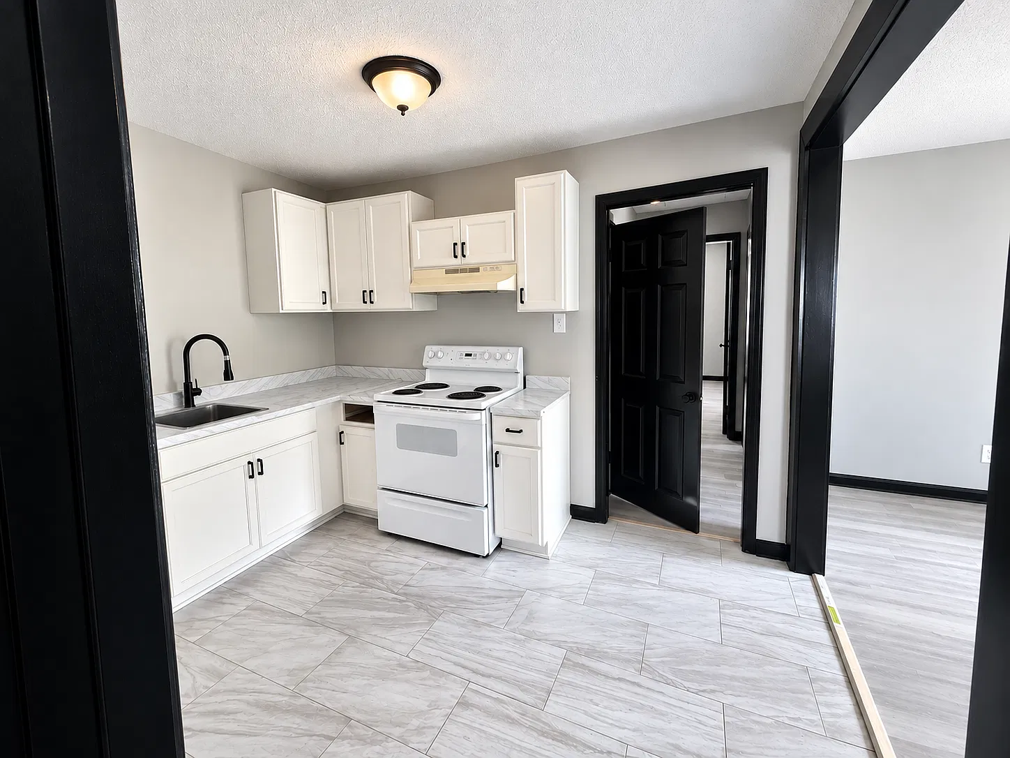 4 bed, 3.0 bath, 851 sqft, $1,500 — Photo 2