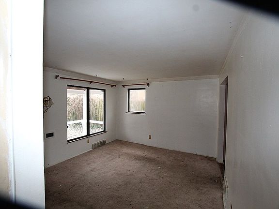 3rd image of 2353 Brokaw Ave
