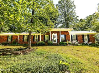 825 Greenwich Dr, Maryville, TN 37803