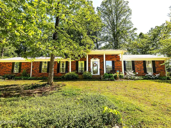 825 Greenwich Dr, Maryville, TN 37803