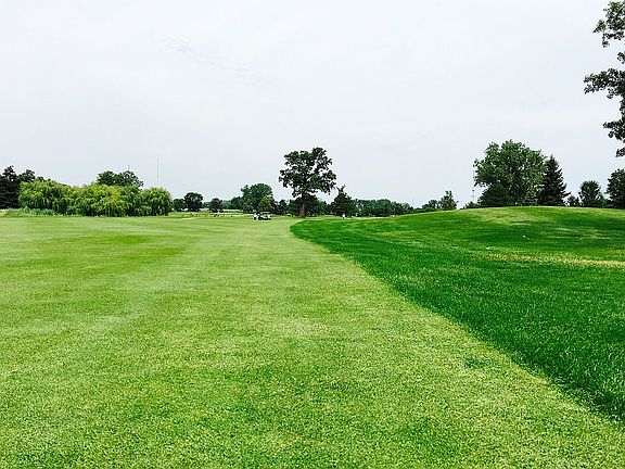 4th image of 1042 Country Club Dr