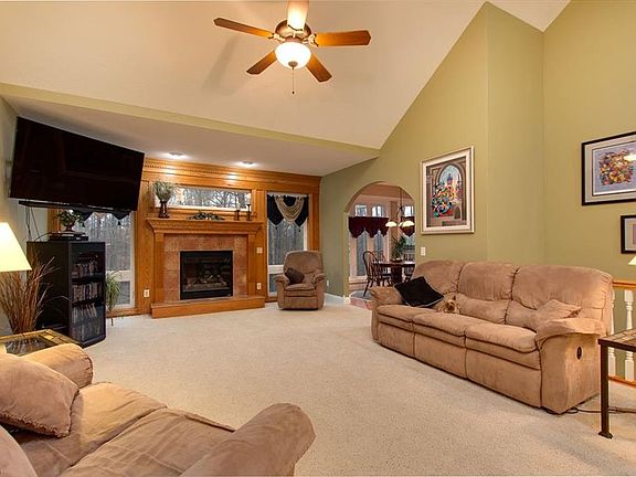 3rd image of 8210 Rainbow Dr
