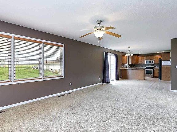 4th image of 107 11th Avenue Ct W
