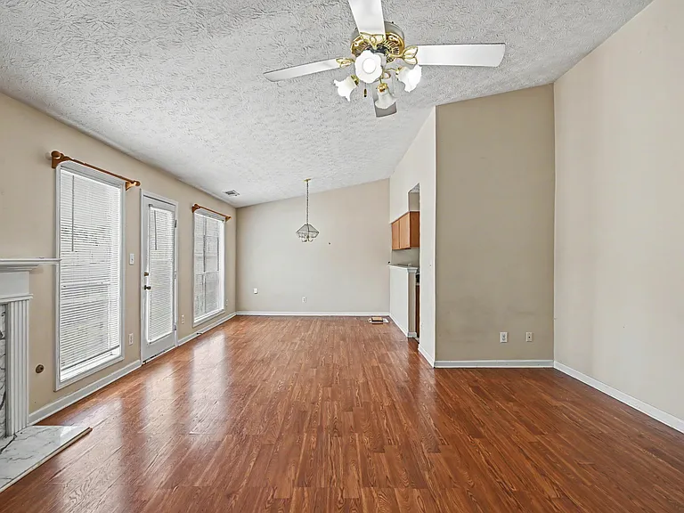 3268 Crossfield Way — Photo 3
