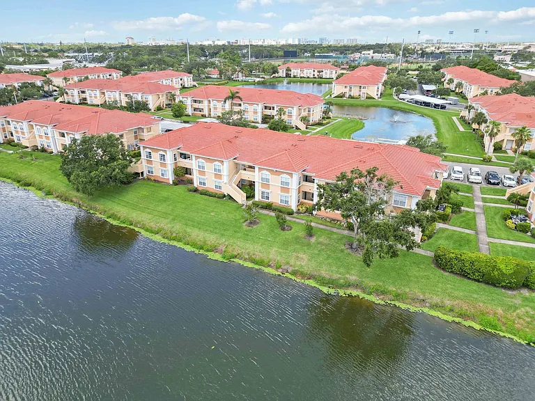 1030 Villagio Cir #203 — Photo 33