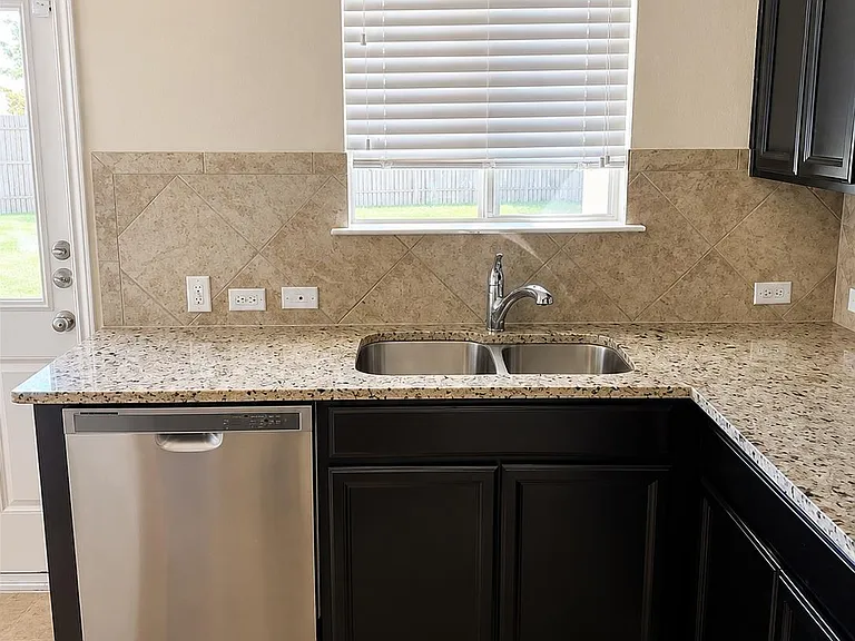 130 Sundown Ave — Photo 6