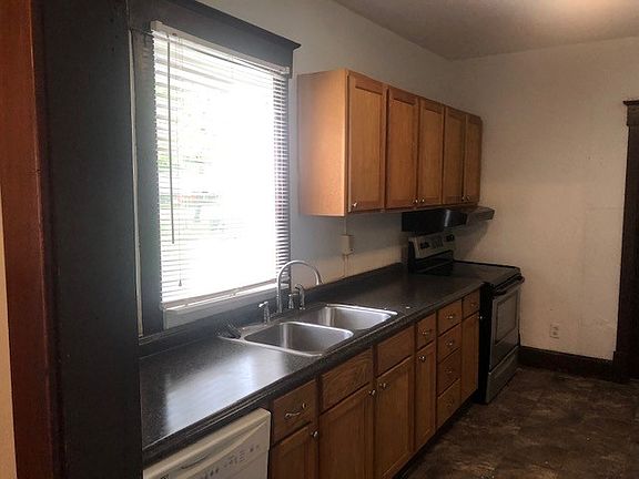 3rd image of 702 E Green St APT 1