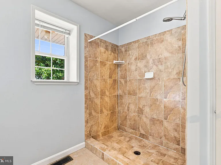 8916 Rugby Rd — Photo 35