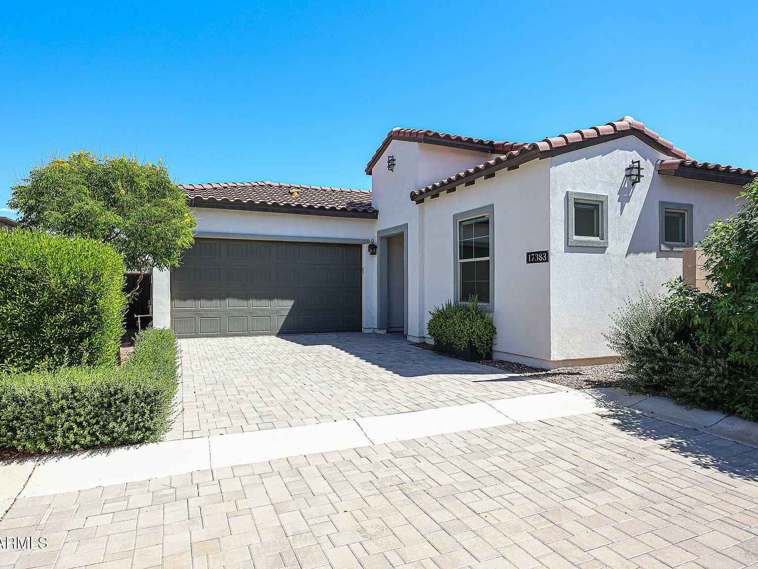 3 bed, 2.0 bath, 1952 sqft, $2,900 — Photo 1