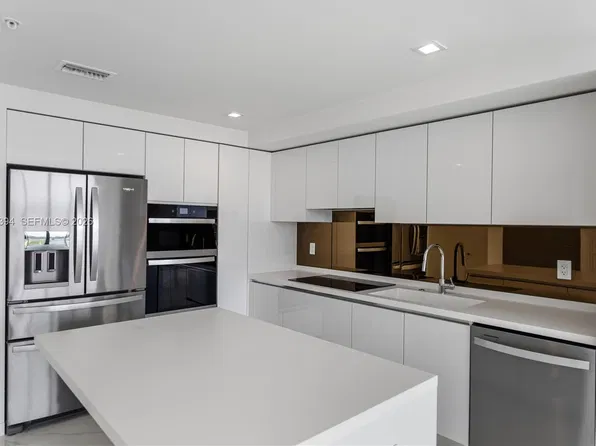 1170 E Hallandale Beach Blvd, Hallandale, FL