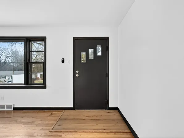 110 Barto Dr, Saint Louis, MO 63135