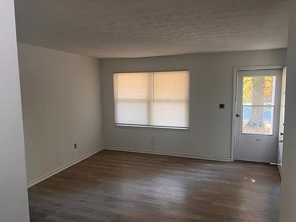 4th image of 319 Garden Park Dr #B