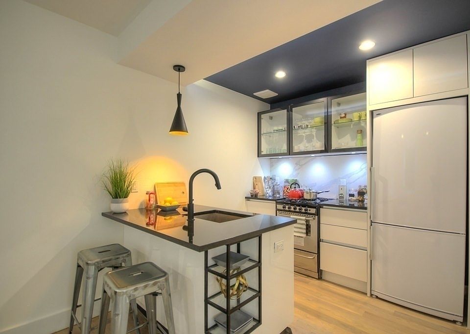 1st image of 10 Lexington Ave APT 1D