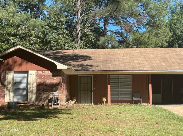 152 W Woodcrest Dr, Jackson, MS 39212