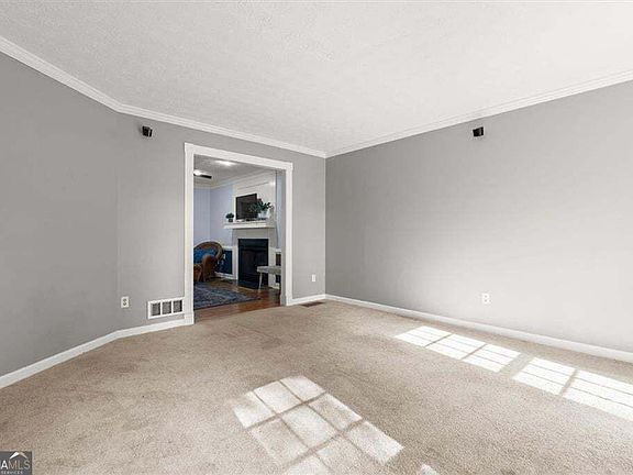 5th image of 100 Shane Way SE