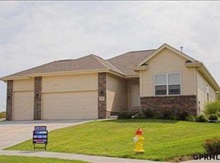 17207 Fowler Cir, Omaha, NE 68116