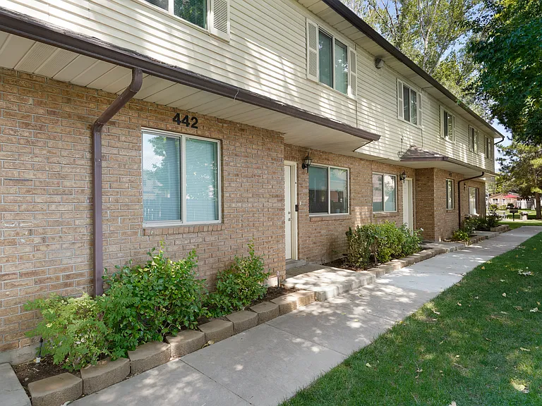 480 E Brandt Ct — Photo 11