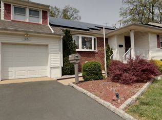 25 W Webster Ave, Roselle Park, NJ 07204