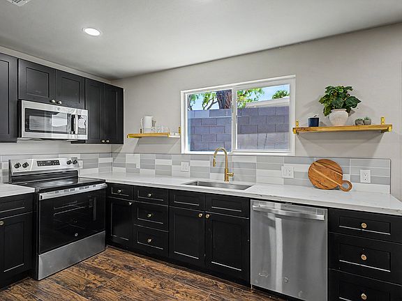 3rd image of 521 E Ivy St #101