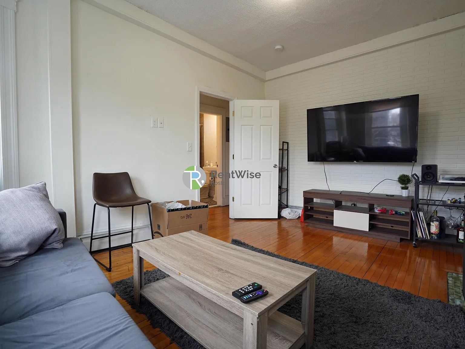 2 bed, 700 sqft, $3,150 — Photo 3