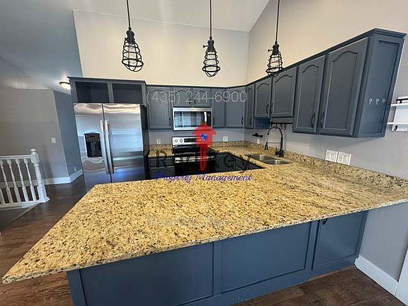 176 Country Club Dr_10172025