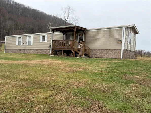 2921 Blueberry Ridge Rd, Jonesville, NC 28642