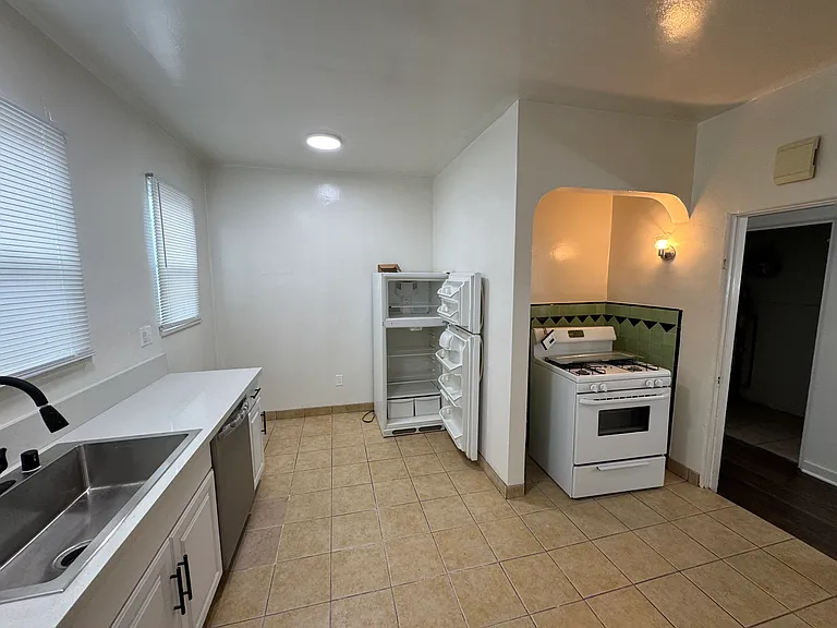 1874 S Redondo Blvd #1874 — Photo 42