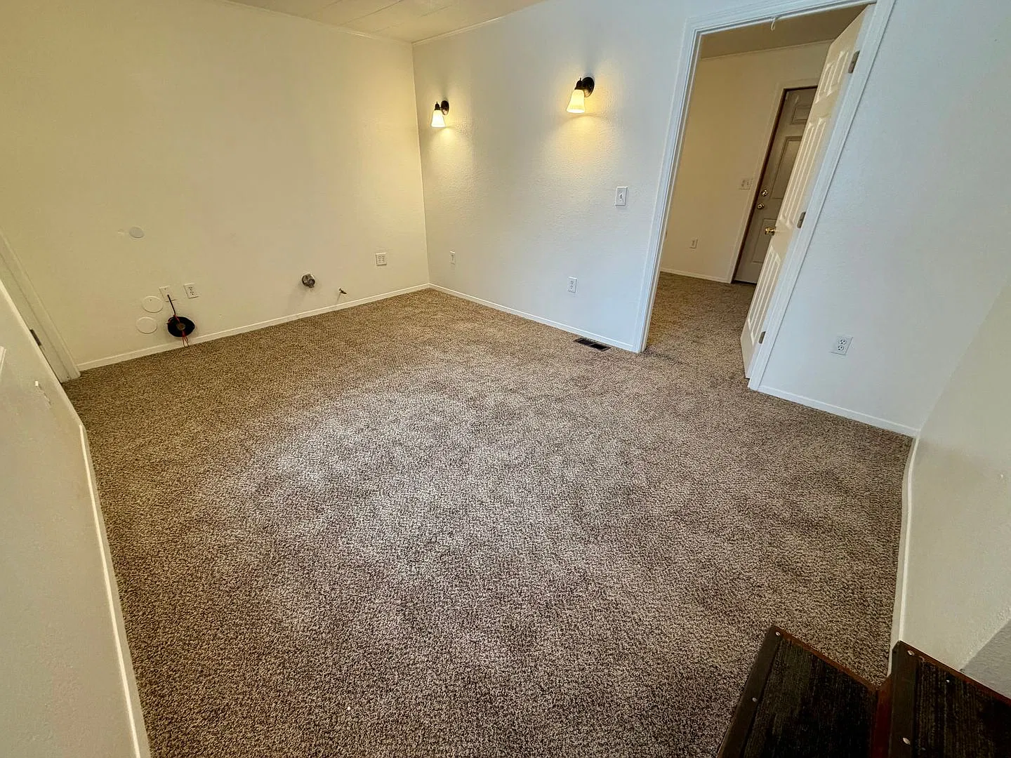 2bd, 1 Bath Home in Fairbanks for Rent - Close to UAF! — Photo 3