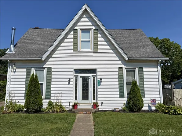 47 Maple St, Harveysburg, OH 45032