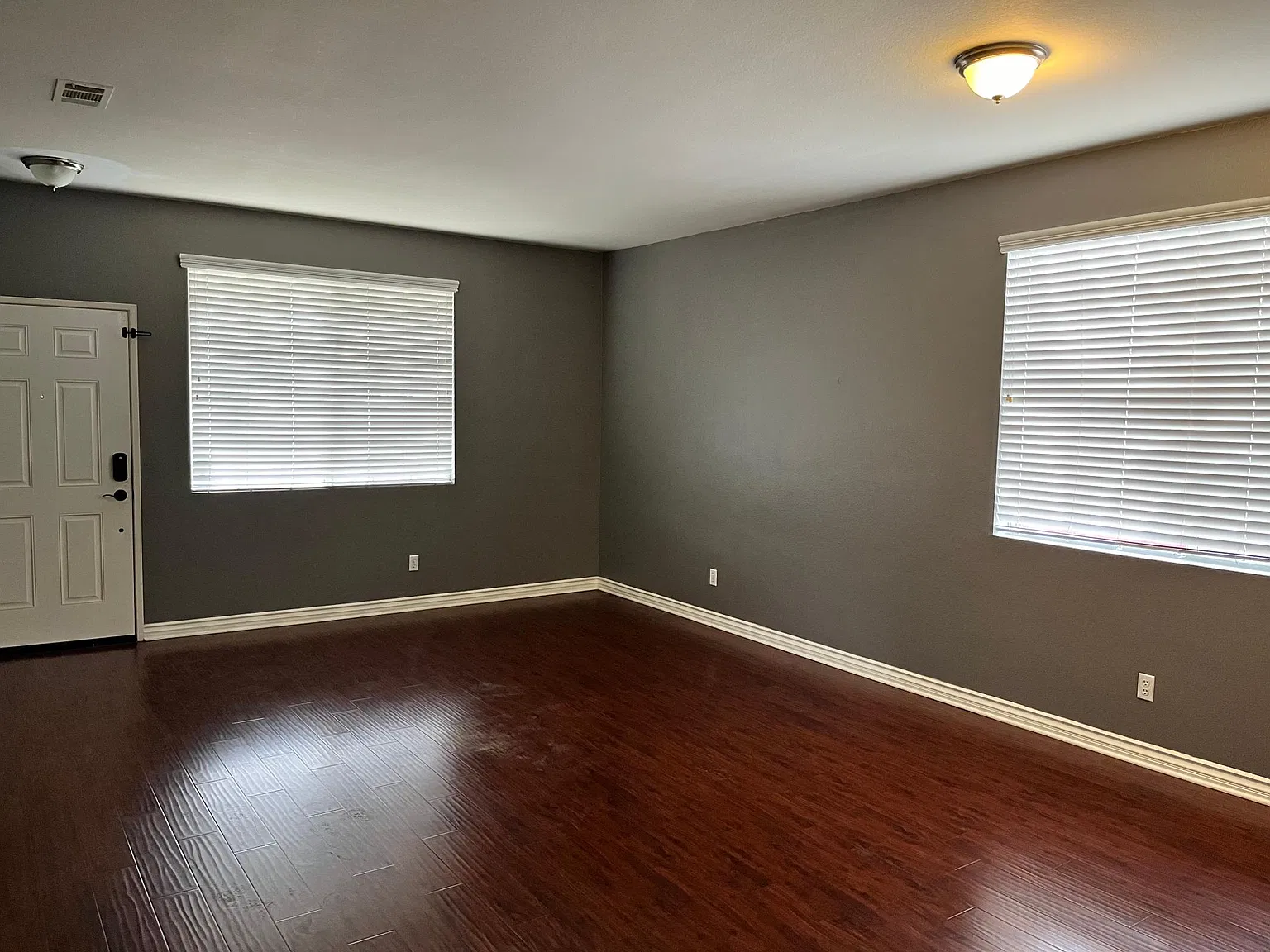 4 bed, 2.5 bath, 2555 sqft, $2,995 — Photo 3
