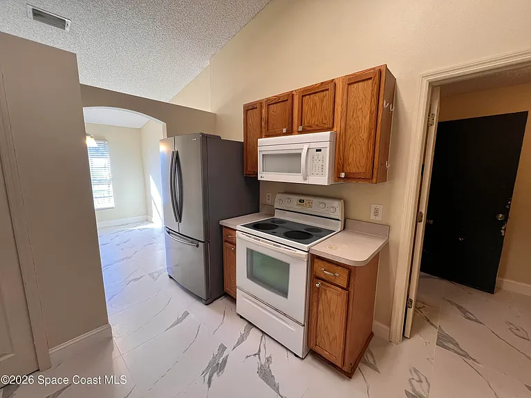 619 Pampas St NW — Photo 9