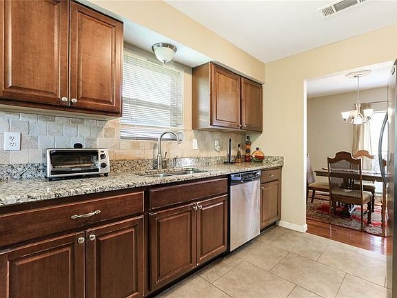 2nd image of 2472 Lynnbrook Dr