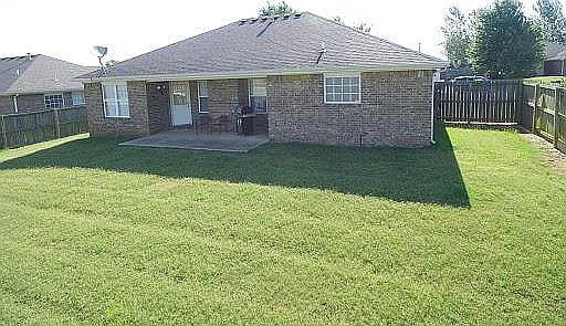 3 bed, 1584 sqft, $1,900 — Photo 2