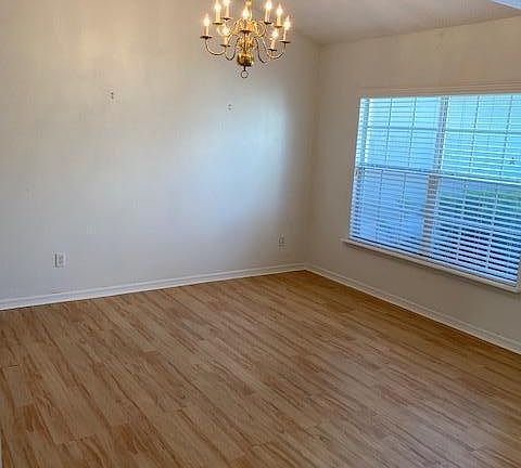 5th image of 165 Seaside Cir