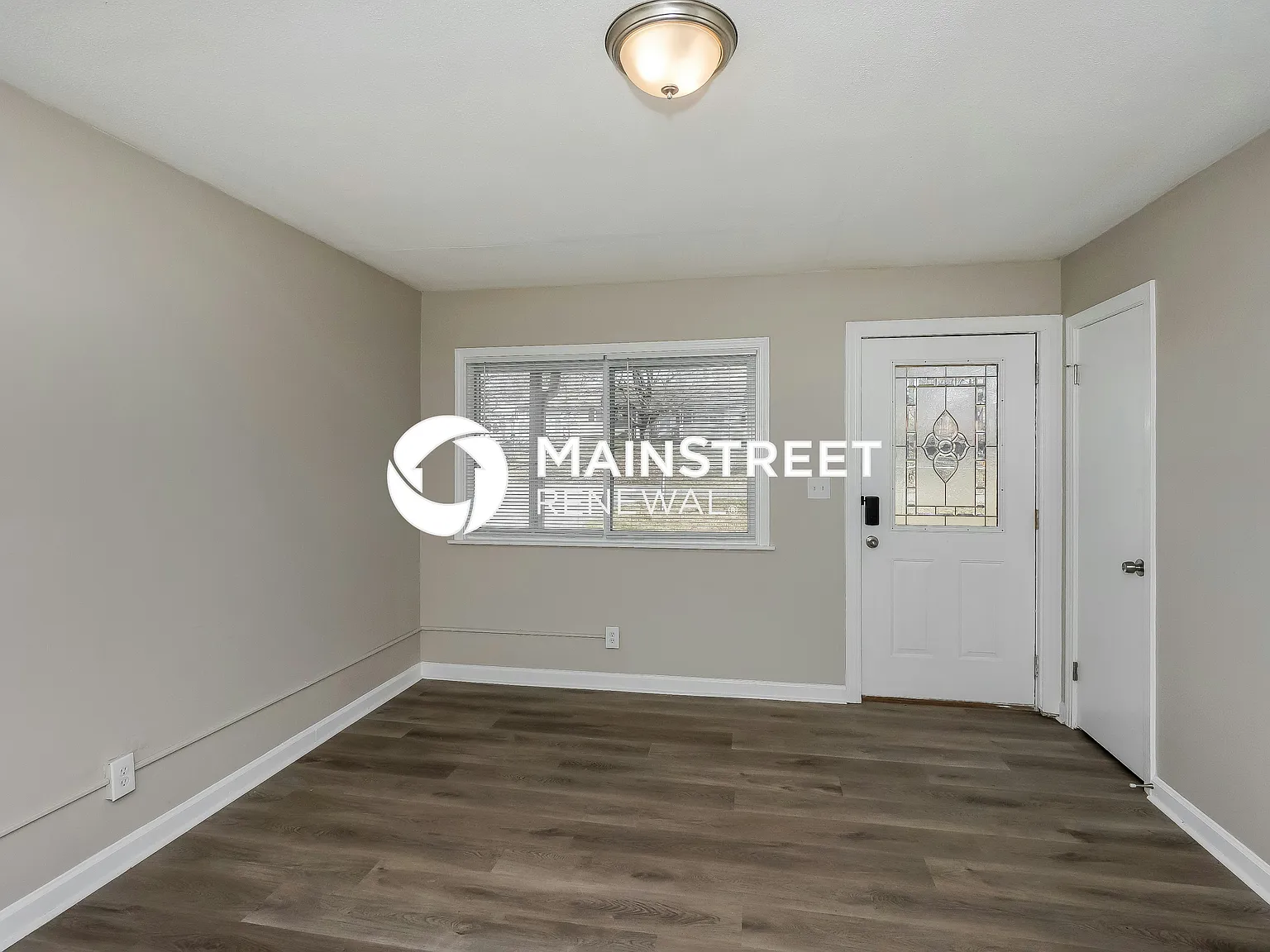 4915 Seville Dr — Photo 3