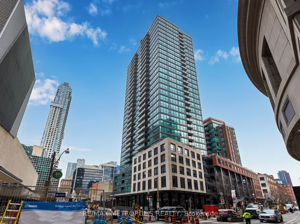 1 Scott St #605, Toronto, ON M5E 1A1