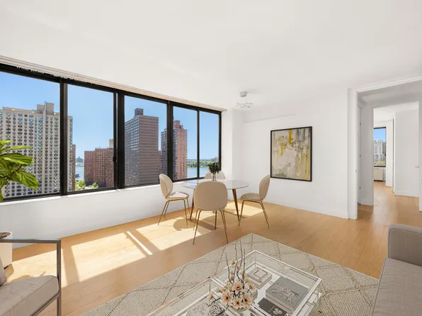 300 East 93rd Street 18E image 2 of 14