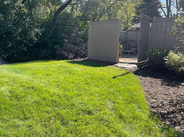 128B Mohawk Trl, Lake Zurich, IL 60047