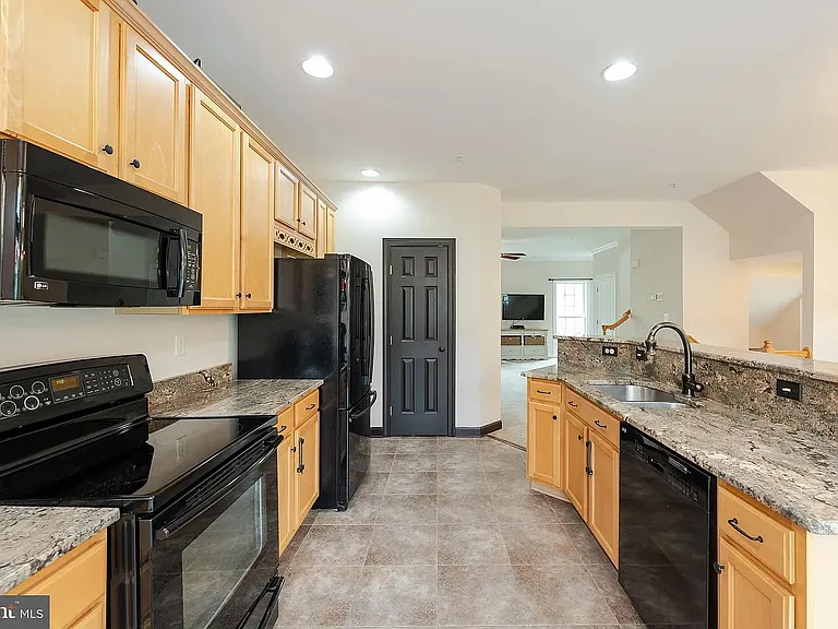 10655 Hillingdon Rd — Photo 10