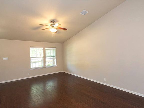 3rd image of 813 Heritage Springs Trl