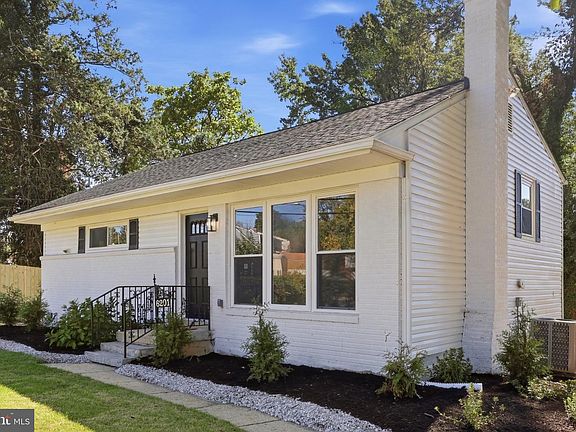 3rd image of 6201 Addison Rd