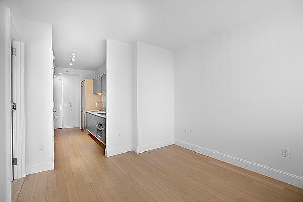 1st image of 10 City Pt APT 34D