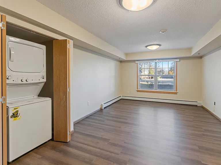 Kenyon Garden Apartments — Photo 23