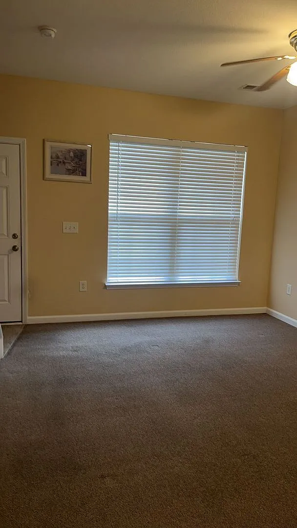 160 Chenoa Drive Unit B — Photo 4