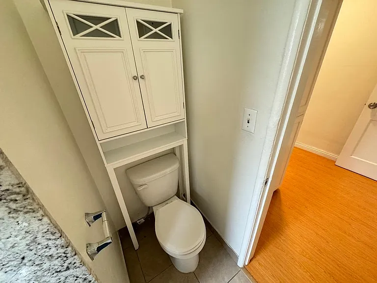 835 Bay St #1 — Photo 27